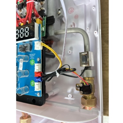 Электрический проточный водонагреватель Элемент Комфорта FLOW 12 вертикальный