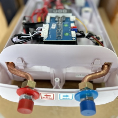 Электрический проточный водонагреватель Элемент Комфорта FLOW 12 вертикальный